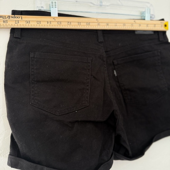 ✨ Levi’s Black Denim Mid Length Shorts Sz 32 NWOT - Picture 6 of 6